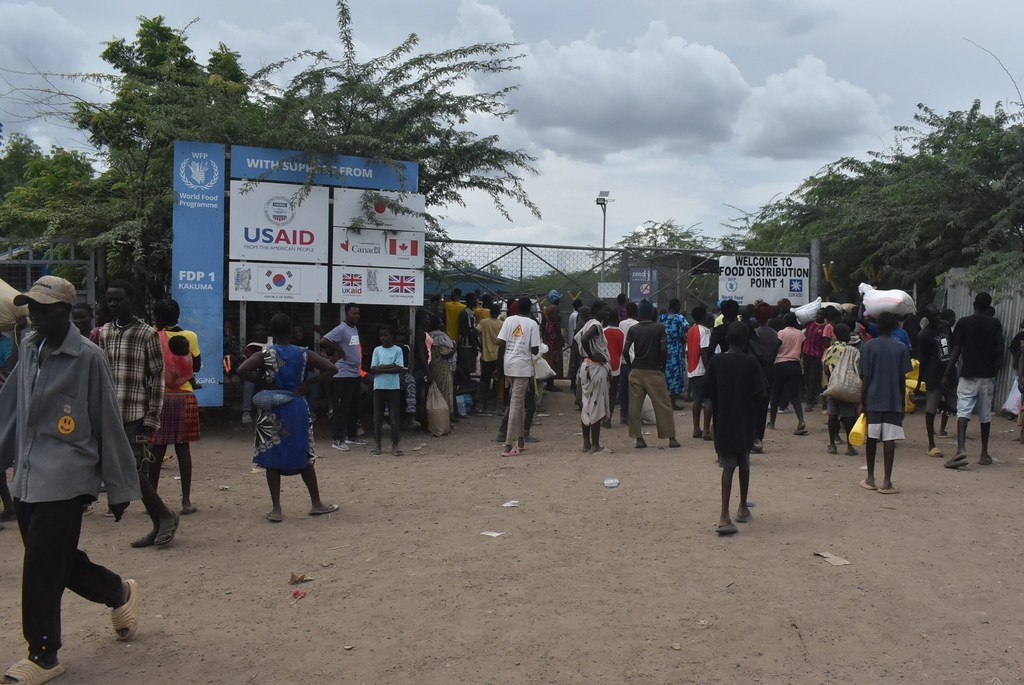 مركز لتوزيع المواد الغذائية في مخيم كاكوما للاجئين في كينيا.